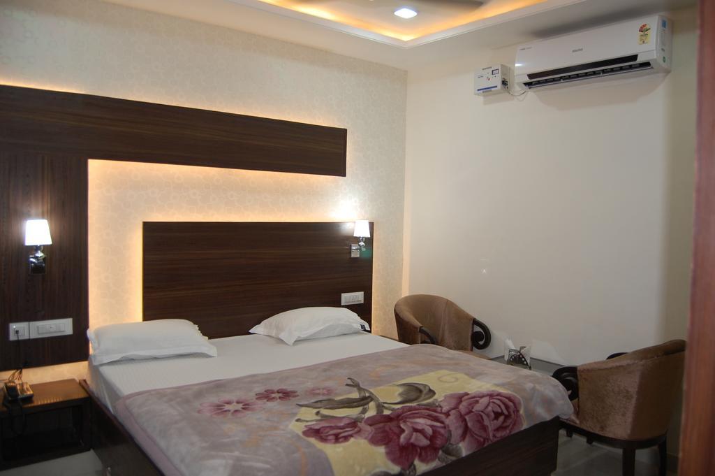 Hotel Waves Panchkula Room photo